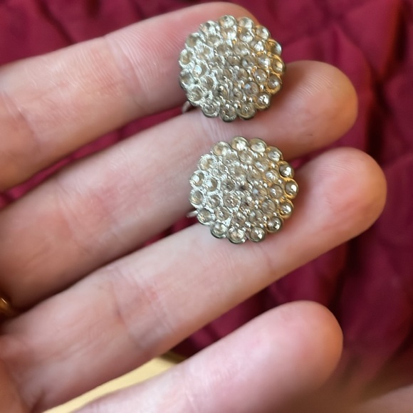 9 diff sets of clip on earrings as one bundle vintage in Great condition!! - Picture 6 of 10